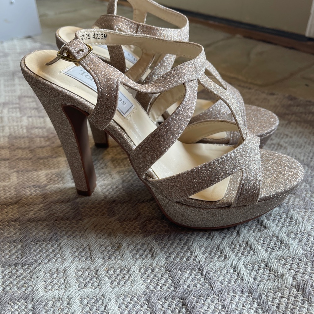 “TOUCH UPS” size 8, women’s high heel shoe. - Picture 2 of 2